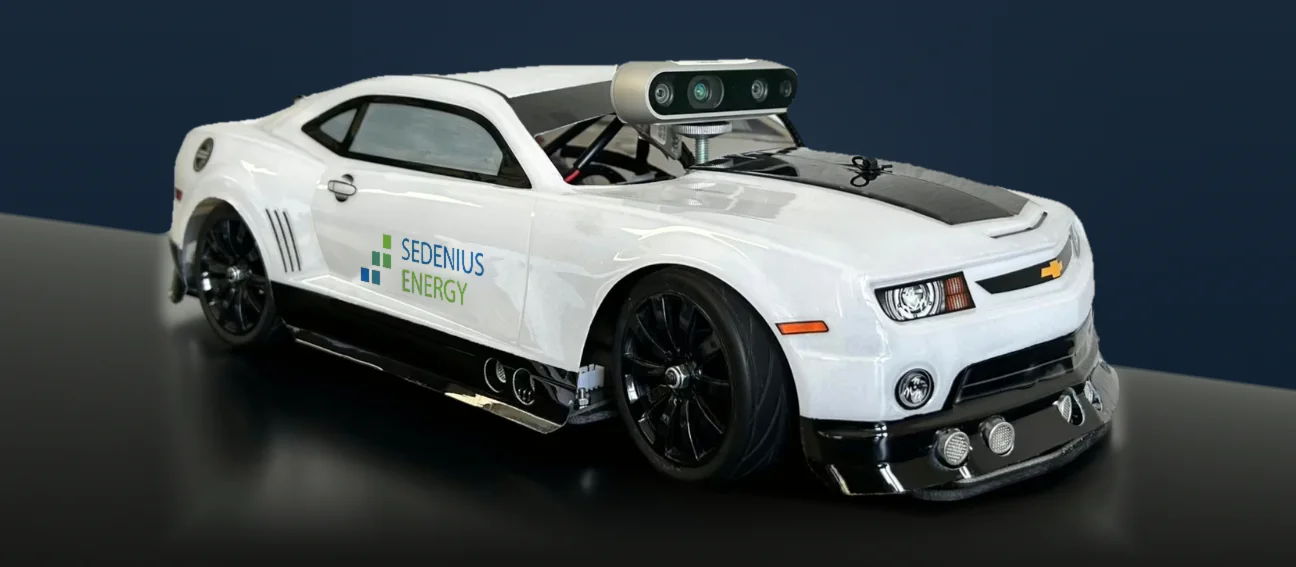 Sedenius RC Car: autonomes Modellfahrzeug im Maßstab 1:10 mit aufgesetzter Kamera